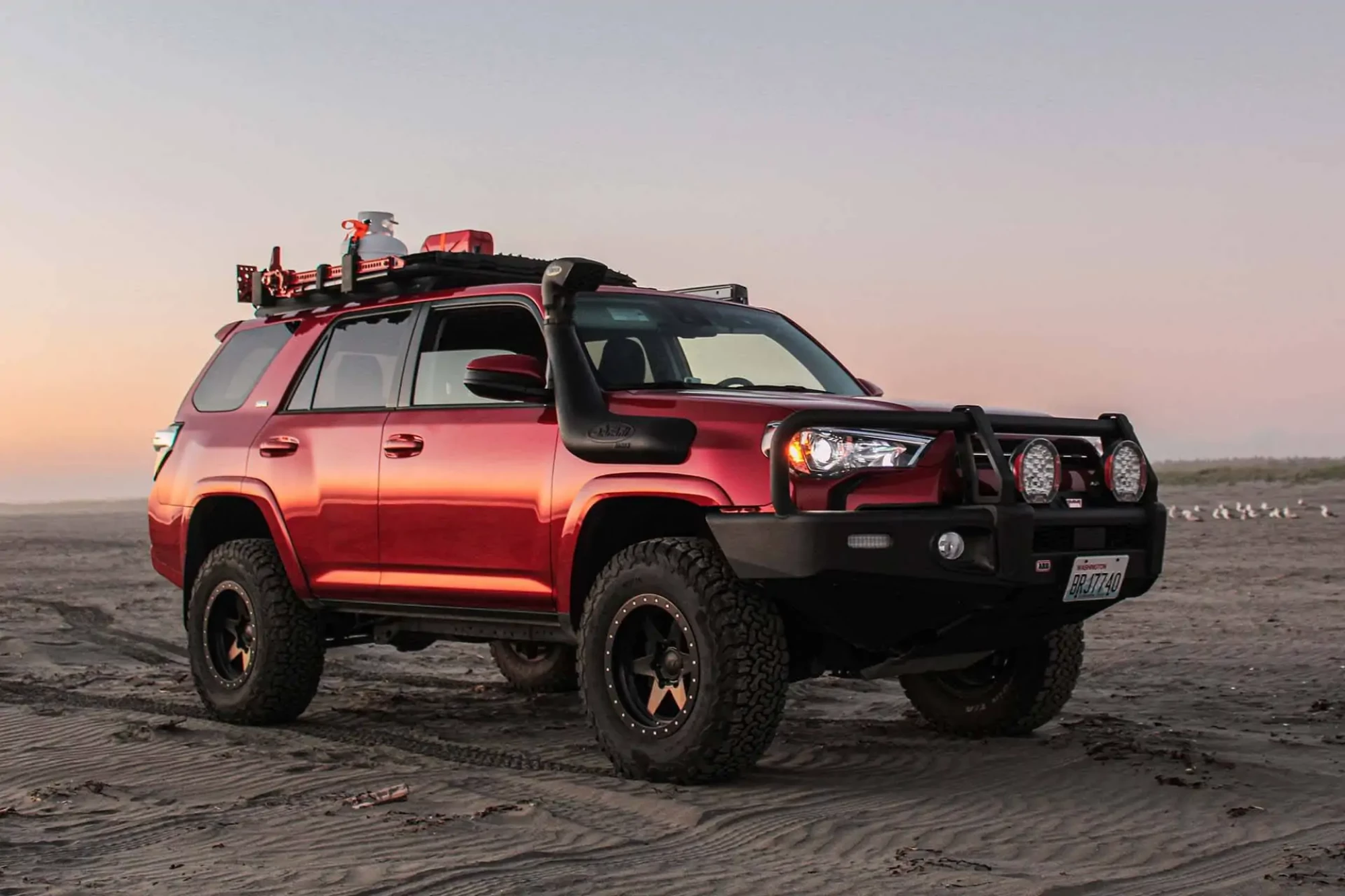 2020-Toyota_4Runner_Beach_1920x1280