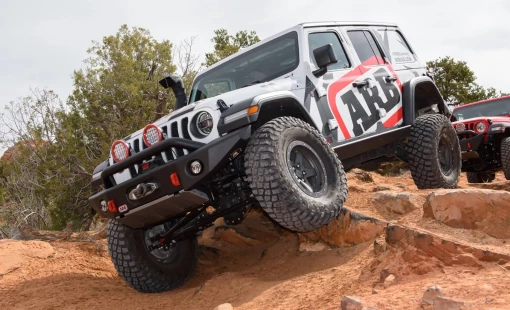 20190414_Warn_Media_Behind_Rocks_0051_3480x1820