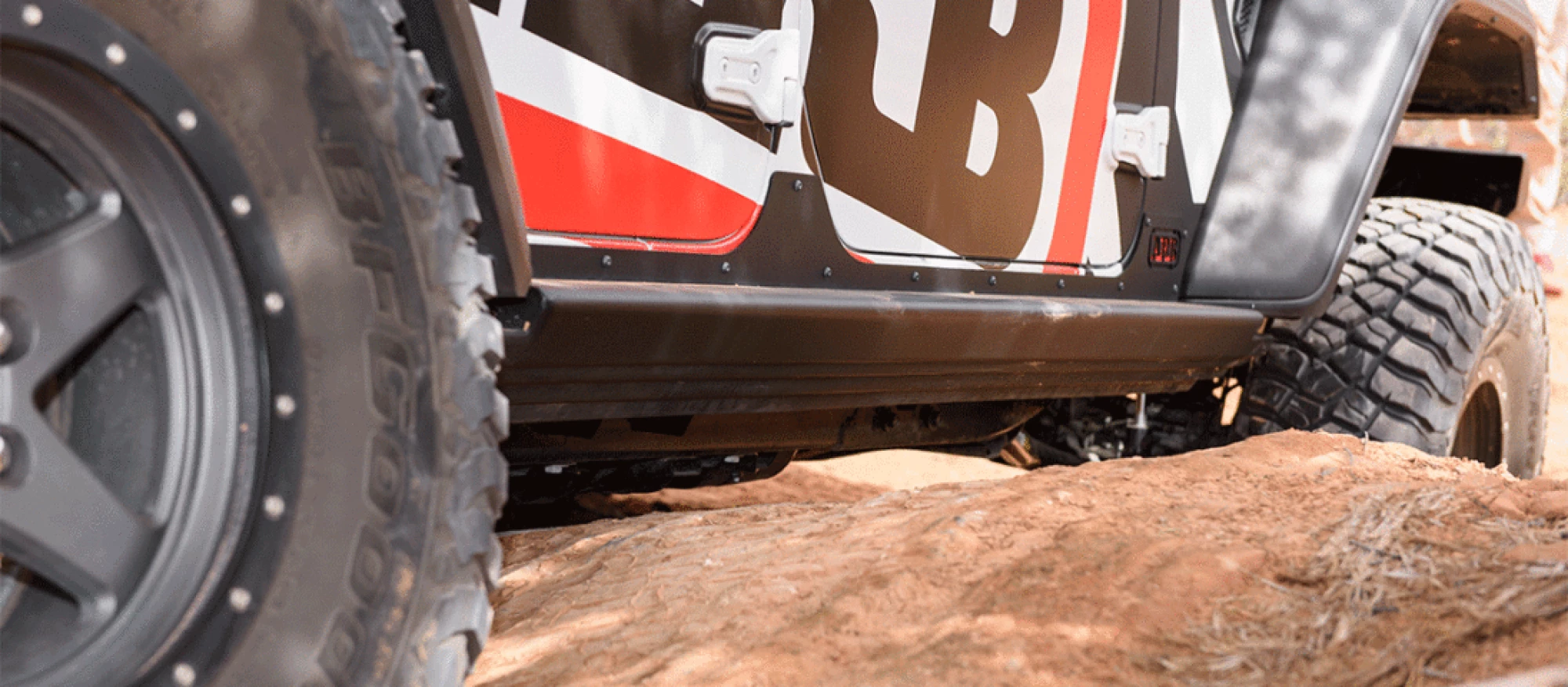 120190414_Warn_Media_Behind_Rocks_0087-1096x480