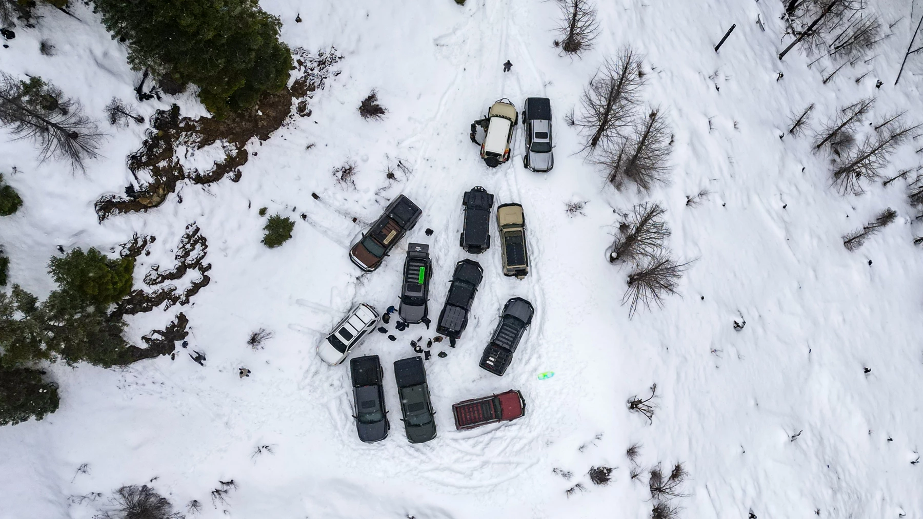 group_snow_wheeling